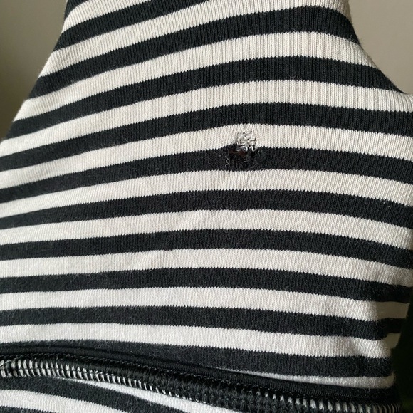 LULULEMON STRIPED LEGGINGS - Picture 3 of 3
